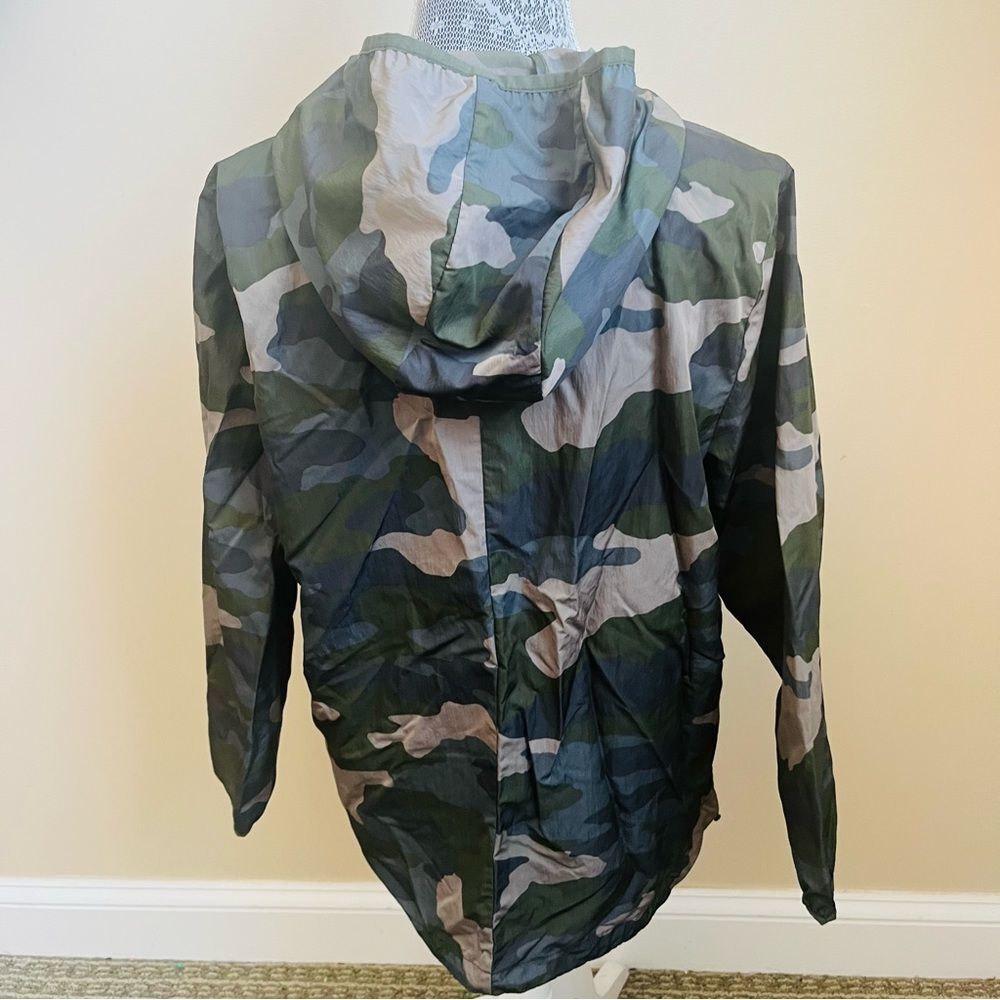 Offline by Aerie Camo Windbreaker Jacket Sz Small - Picture 8 of 11